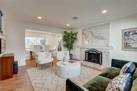 Photo of 10214 Hanna Ave, Chatsworth, CA 91311 (MLS # SR26037594)