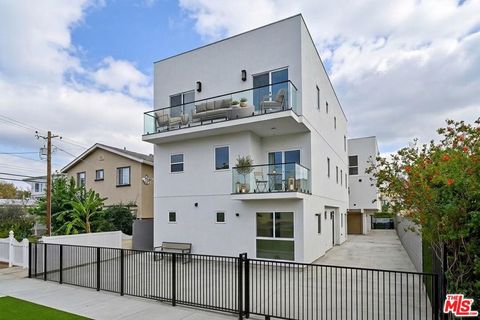 Photo of 1108 Queen Anne Place, Los Angeles, CA 90019 (MLS # 26839127)