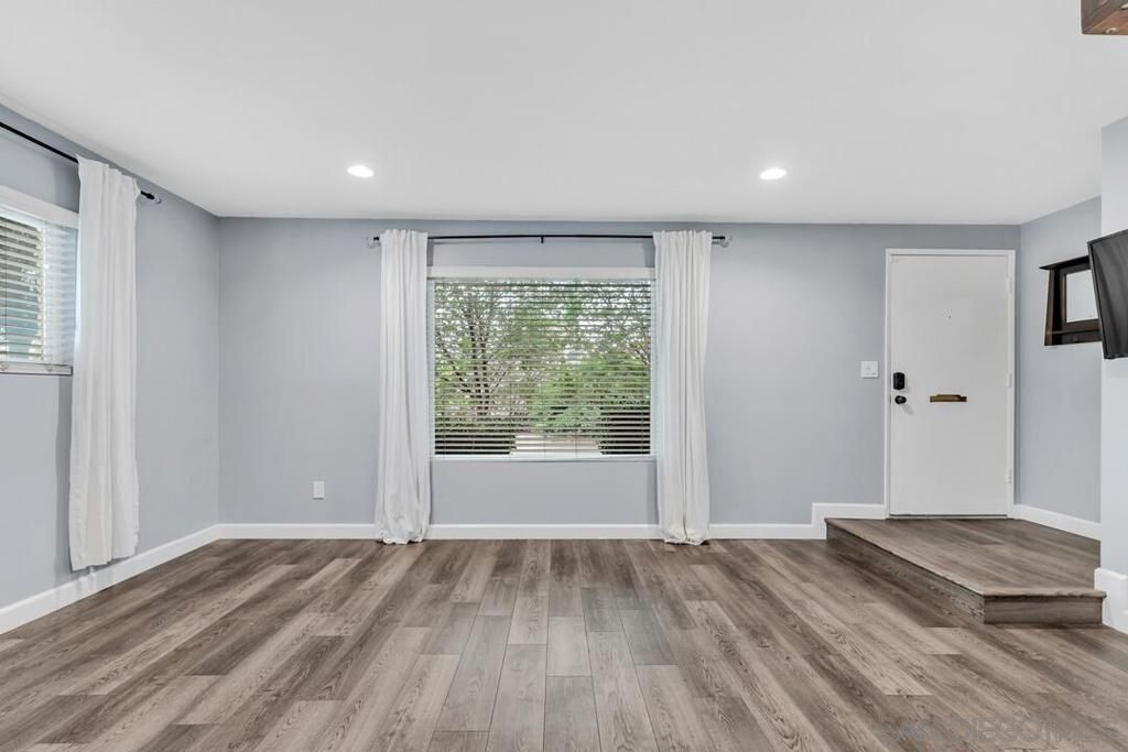 listing image 130725836253394467073