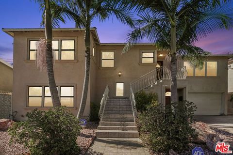 Photo of 5667 Heatherdale Drive, Los Angeles, CA 90043 (MLS # 25603993)