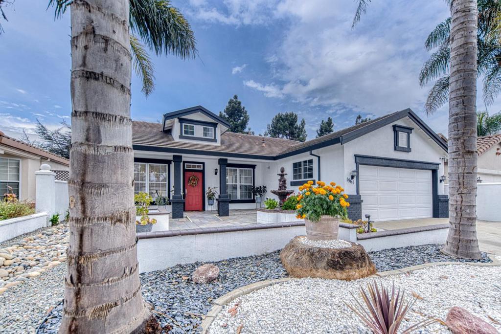 1961 Gladstone Way