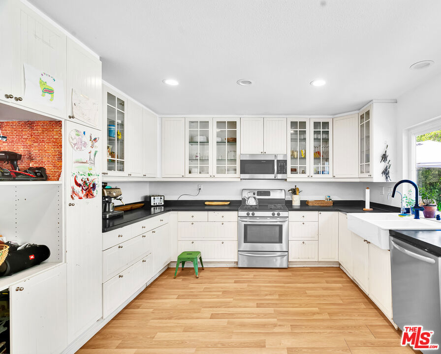 3952 Patrick Henry Place