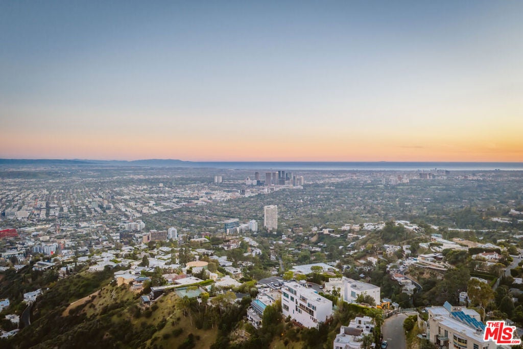 2189 Sunset Plaza Drive