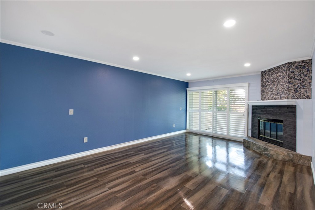Newly remodeled and move-in ready, this ground-level, single-story home in prime Pacific Beach features an open-concept layout, hard-surface flooring throughout, a custom-upgraded chef’s kitchen, and sliding glass doors leading to a private patio. The two spacious bedrooms function as dual primary suites, each with generous closets and private full bathrooms. Additional highlights include in-unit laundry, brand-new appliances, central A/C, and two reserved parking spaces with guest permit options. Enjoy resort-style amenities such as a pool, spa, gym, pickleball, tennis and volleyball courts. Water, trash, and HOA dues are included. Ideally located near top schools, scenic trails, major freeways, and the best of Pacific Beach.