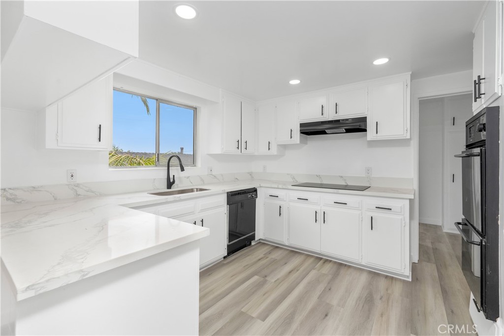 935 W 10th Street