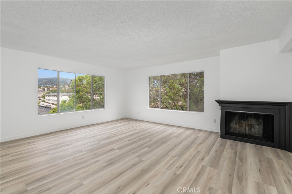 935 W 10th Street