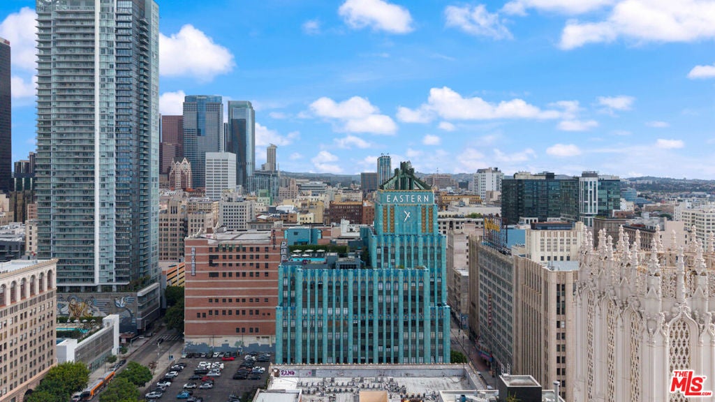 849 S Broadway M09