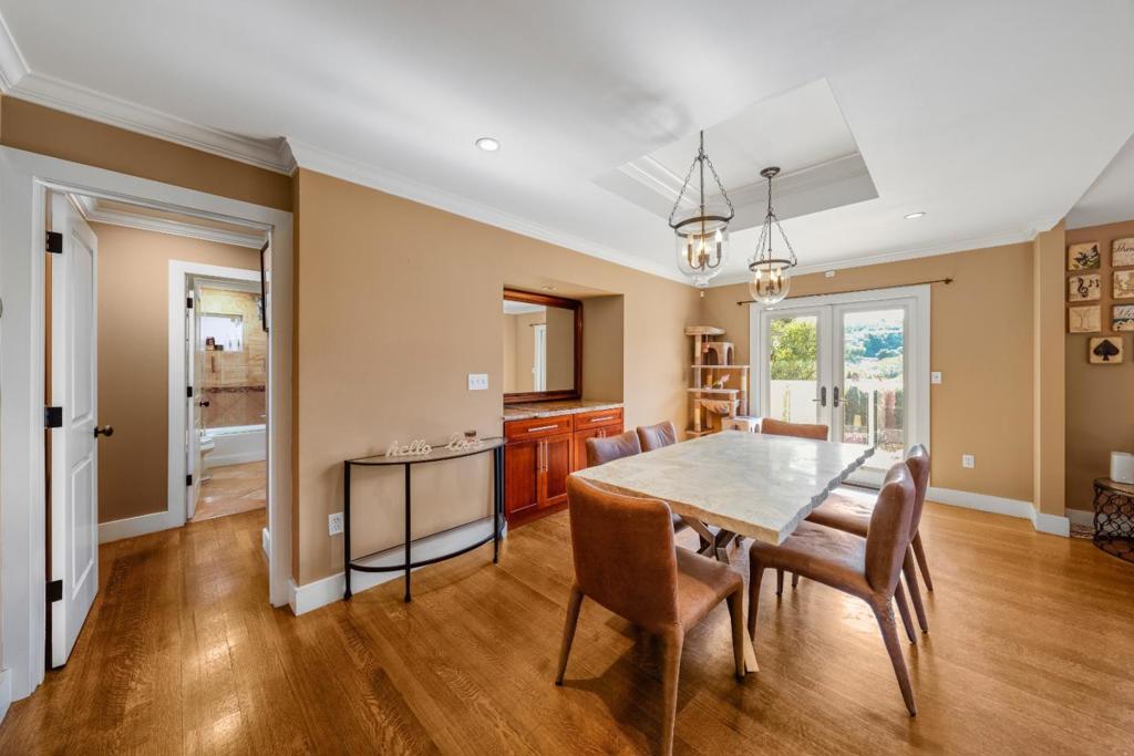 772 Knoll Drive