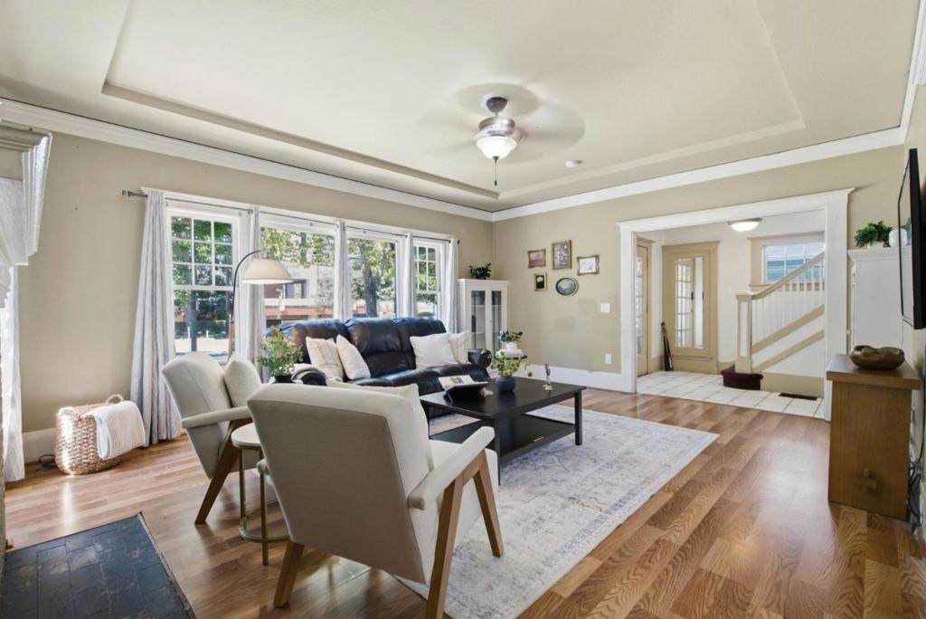 230 S 10th Street