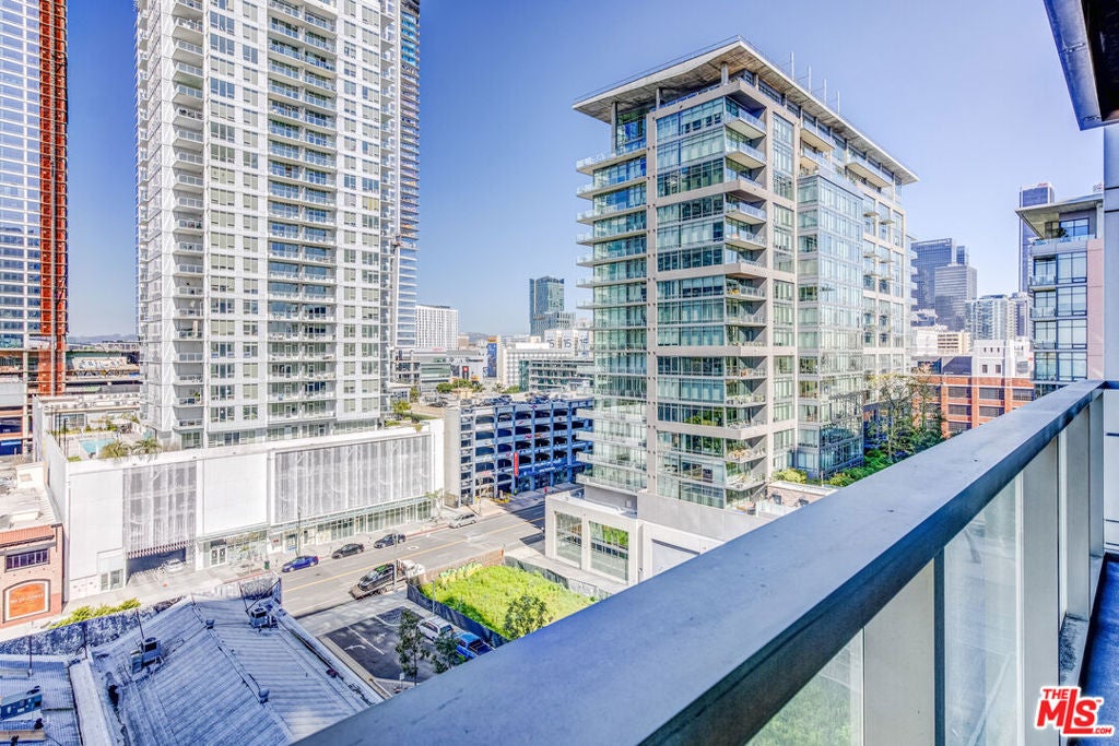 1155 S GRAND Avenue 1012
