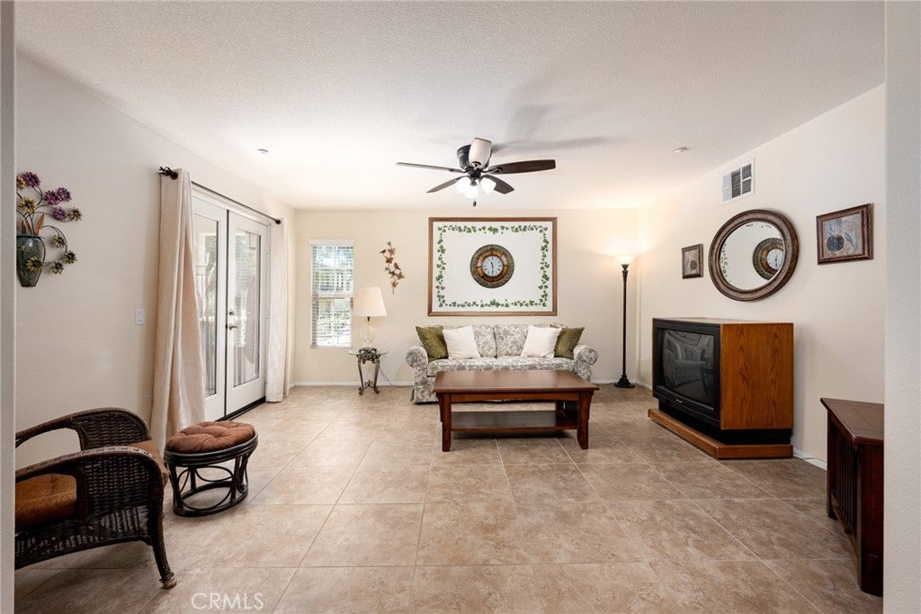 238 Paseo Gregario
