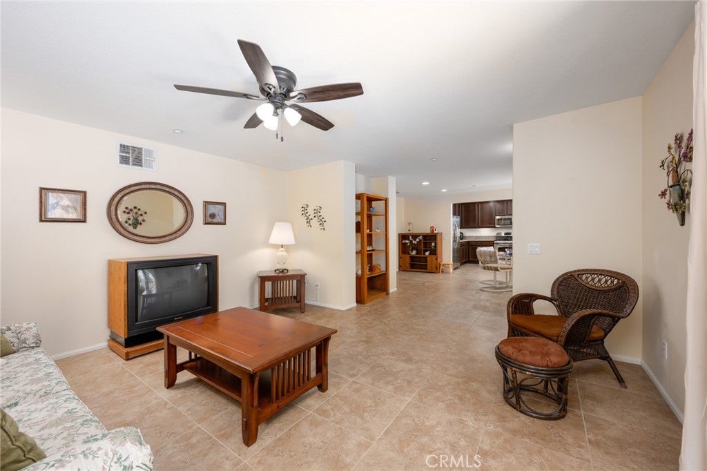 238 Paseo Gregario