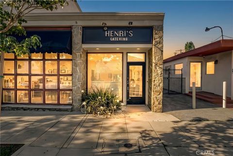 Photo of 7235 Owensmouth, Canoga Park, CA 91303 (MLS # SR26070753)