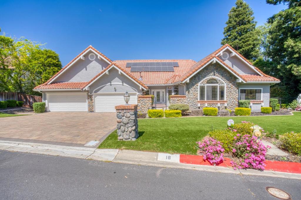 18 Foothill Place