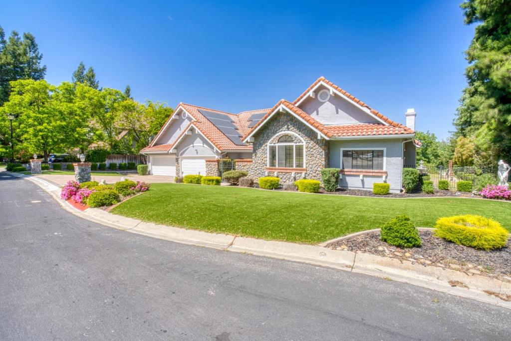 18 Foothill Place