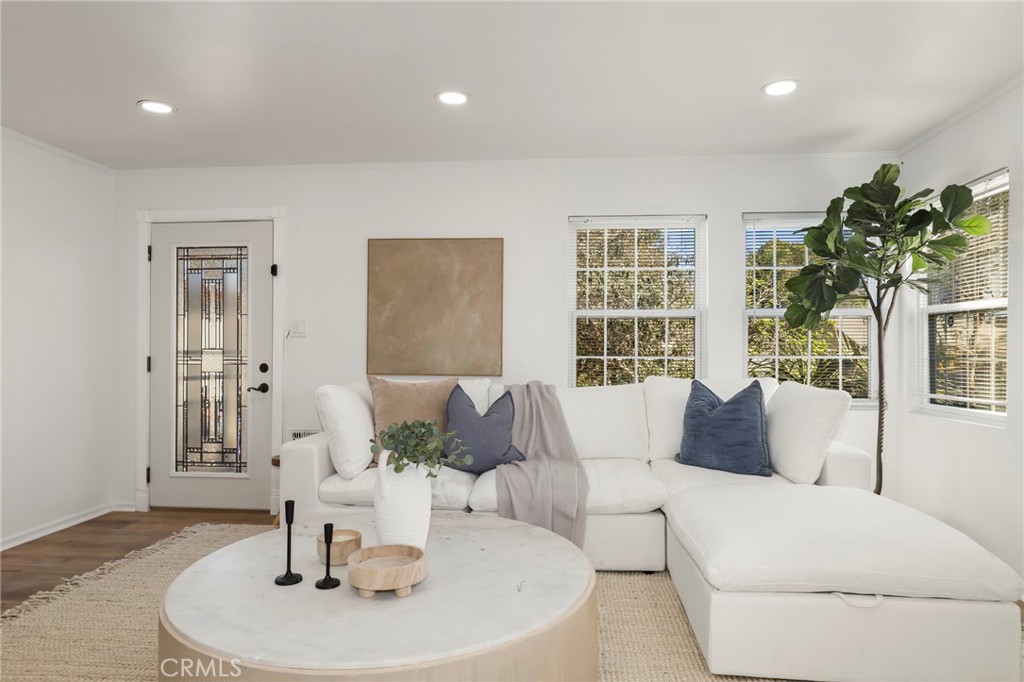 3535 S Bentley Avenue