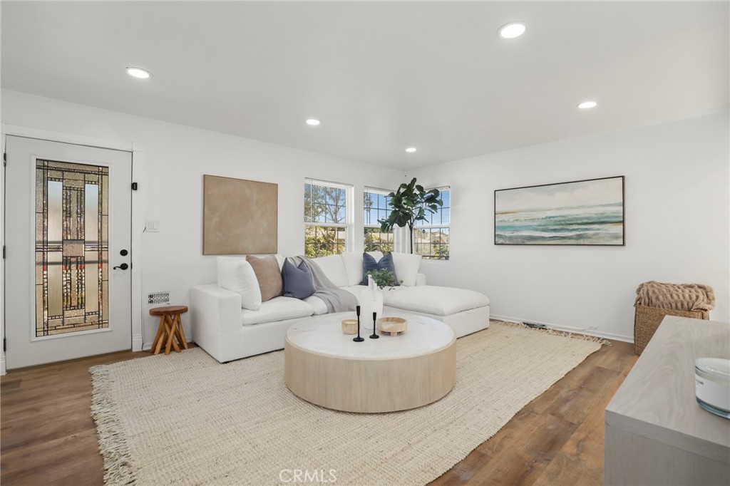 3535 S Bentley Avenue