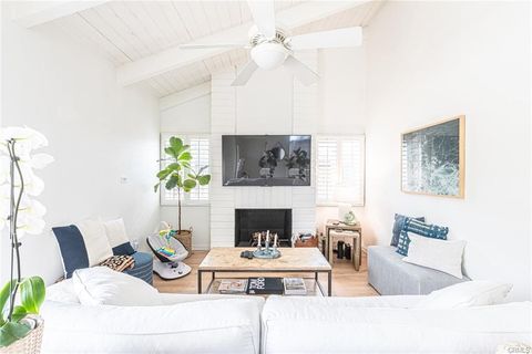 Photo of 719 Poinsettia Ave, Corona Del Mar, CA 92625 (MLS # NP26082757)