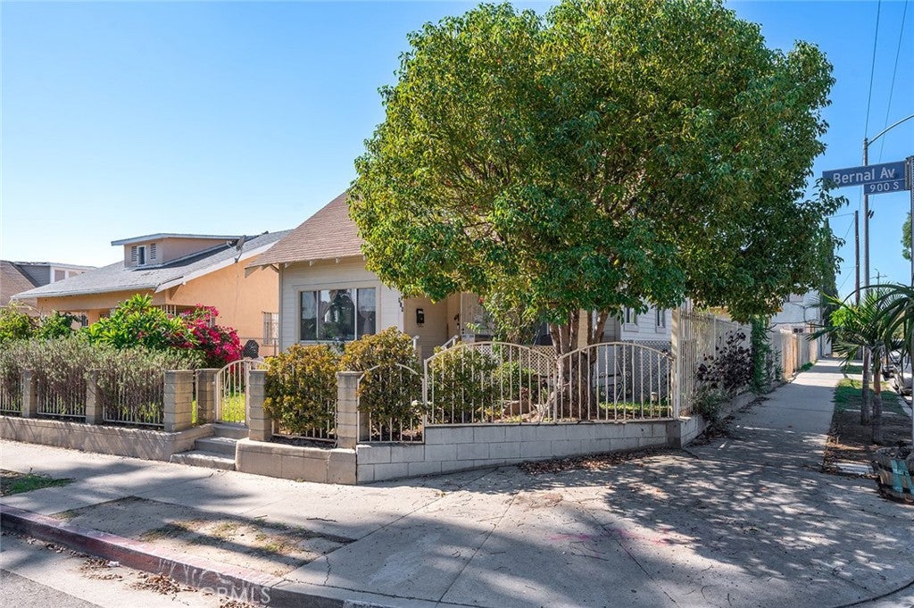 919 S Bernal