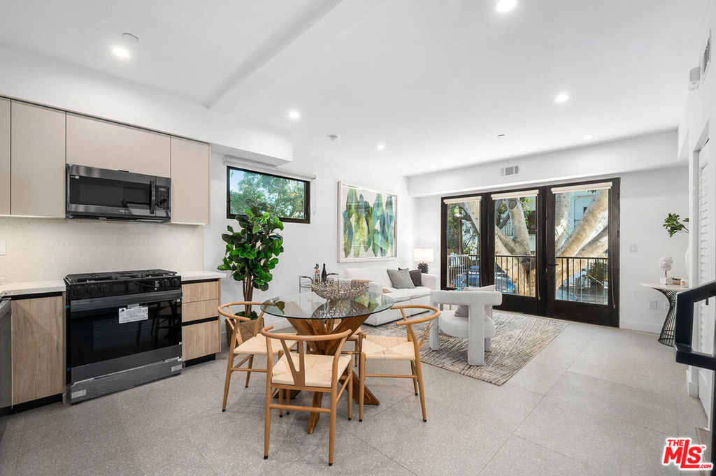 1016 N Martel Avenue