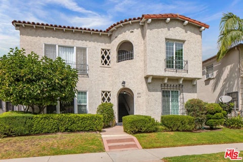 Photo of 351 N Spaulding Avenue, Los Angeles, CA 90036 (MLS # 26919413)