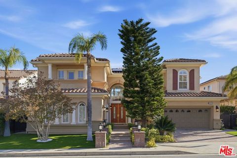Photo of 20274 Via Medici, Porter Ranch, CA 91326 (MLS # 26830853)