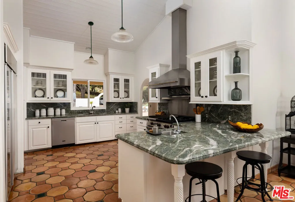 Santa Barbara, California 93108, United States, 4 Bedrooms Bedrooms, ,5 BathroomsBathrooms,Residential,Active,105449