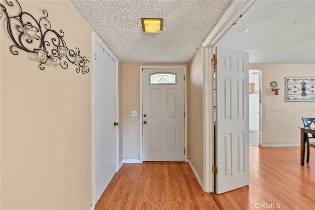 14990 Oakwood