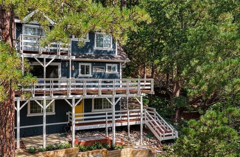 Photo of 27313 Pinewood Dr, Lake Arrowhead, CA 92352 (MLS # DW26045892)