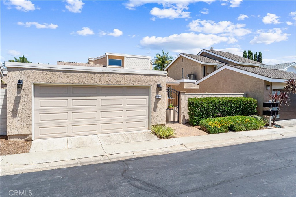28082 Palmetto Court