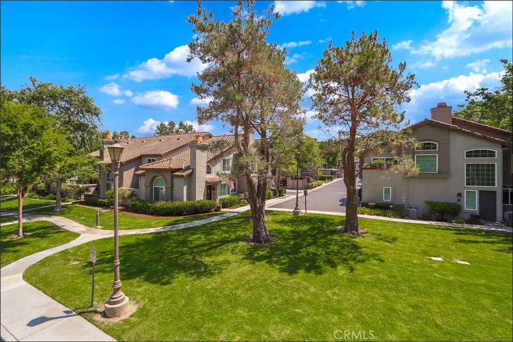 30 Tamarac Place