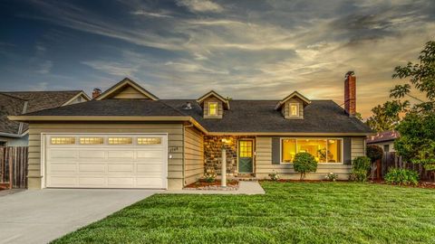 Photo of 1748 Harte Dr, San Jose, CA 95124 (MLS # ML82042801)