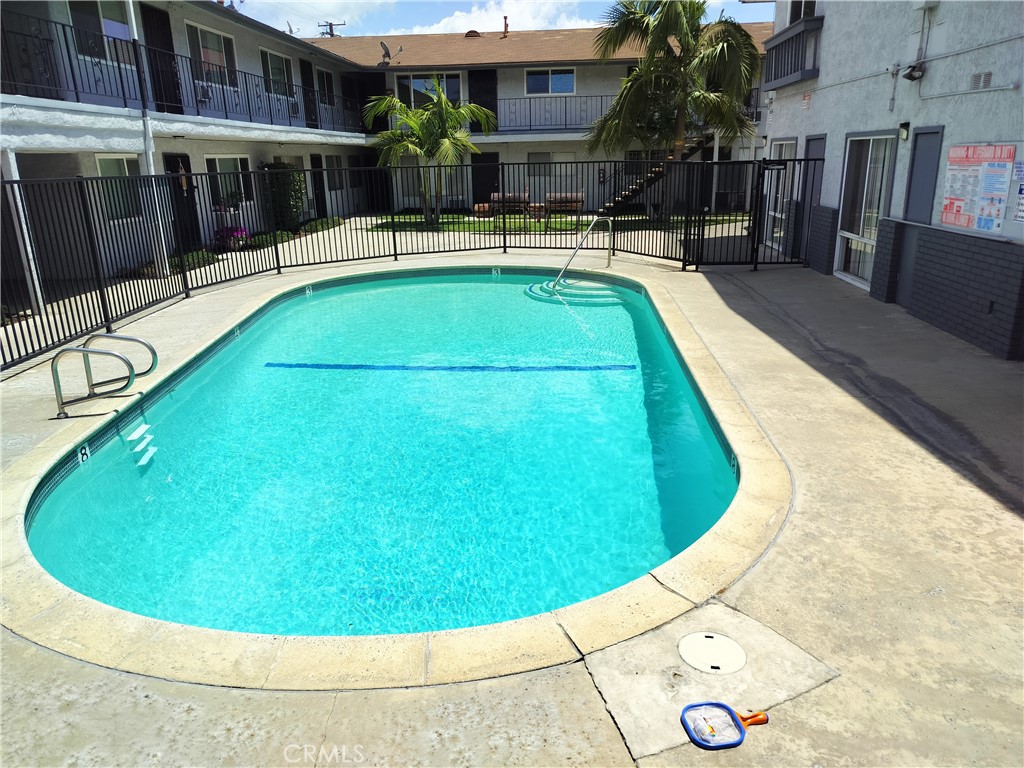 2890 E Artesia 22