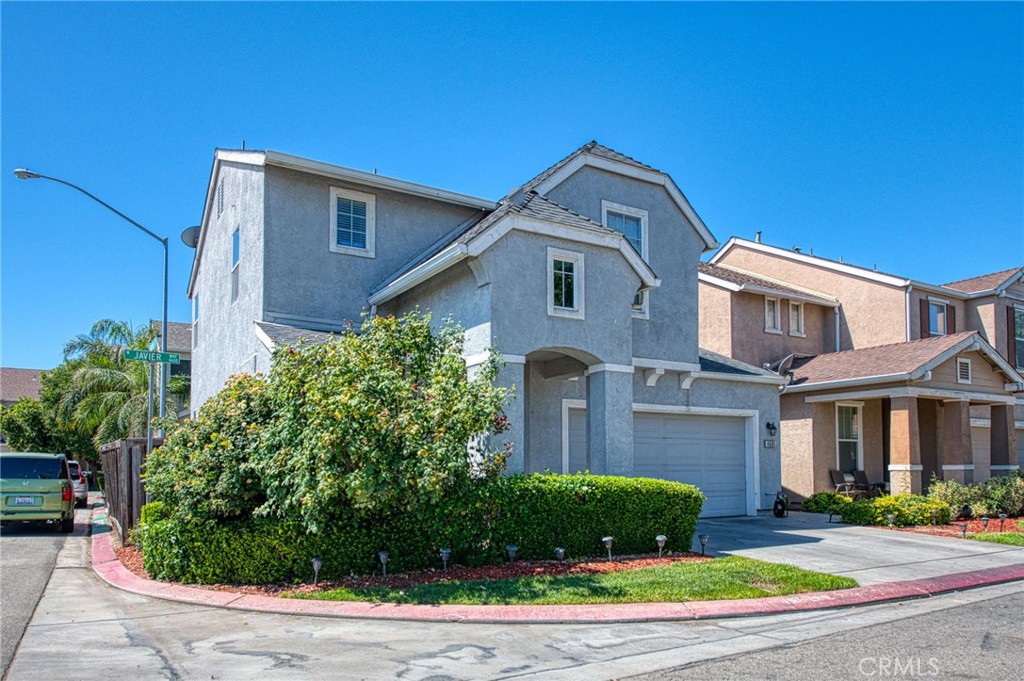 4605 W Javier