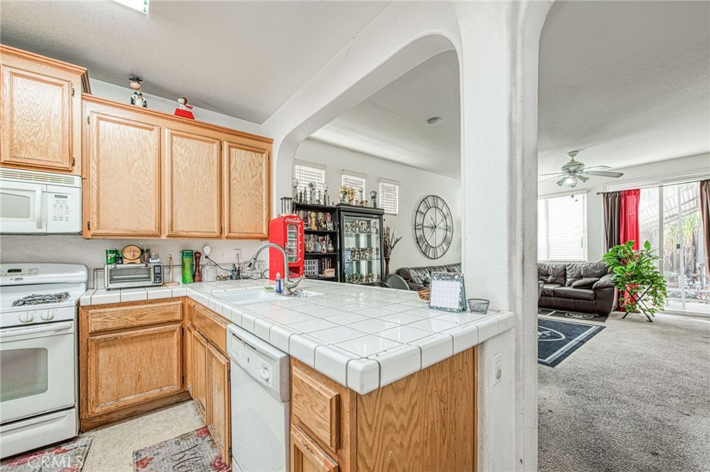 4605 W Javier