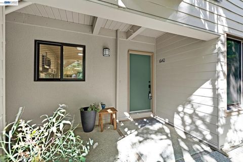 Photo of 640 640 Via Casitas, Greenbrae, CA 94904 (MLS # 41126533)
