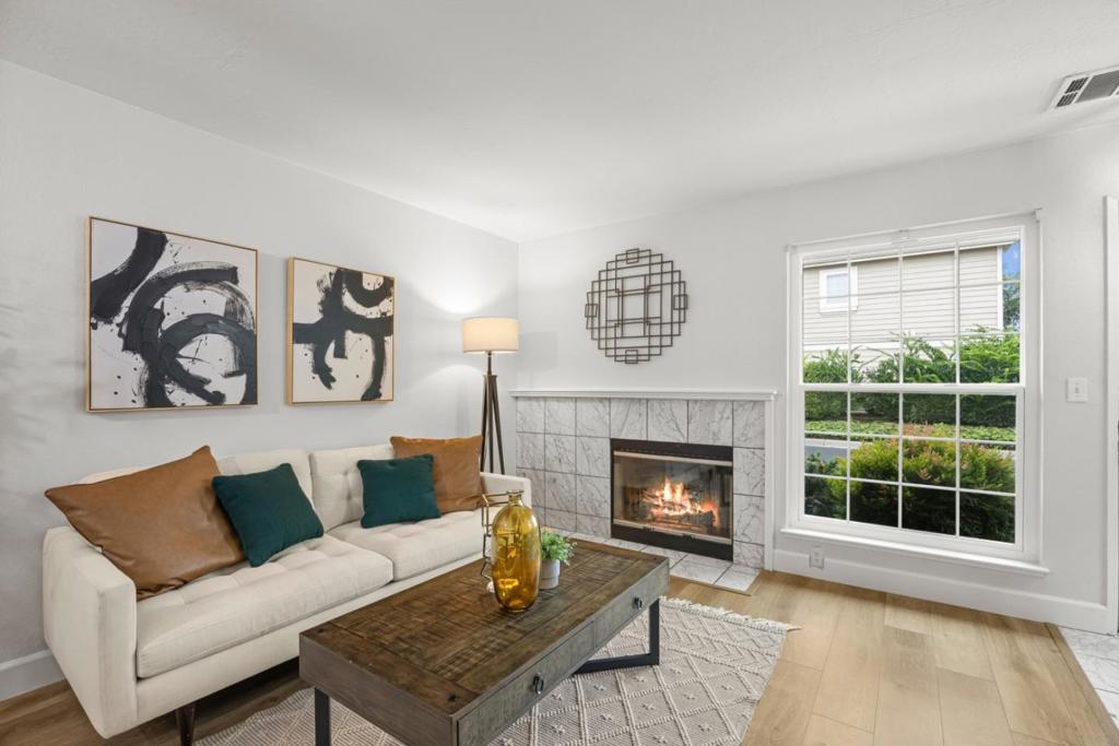 5226 Macaw Court