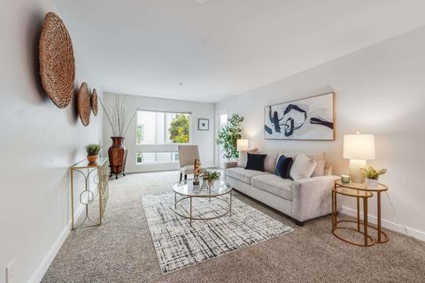 Photo of 6400 6400 Christie Ave Ave #2215, Emeryville, CA 94608 (MLS # 41121791)