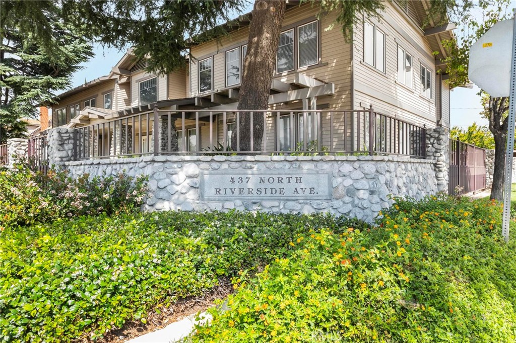437 N Riverside