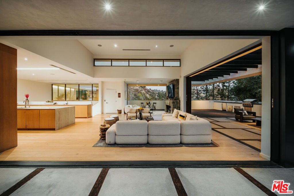 7681 Willow Glen Road