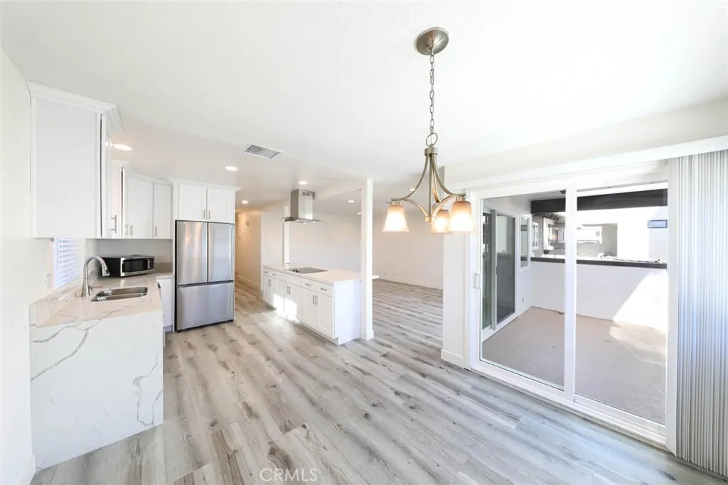 Corona Del Mar, California 92625, United States, 2 Bedrooms Bedrooms, ,2 BathroomsBathrooms,Residential,Active,241098