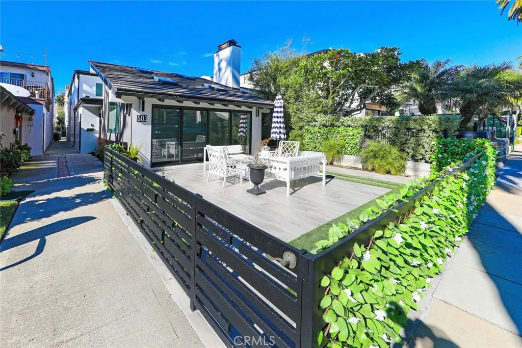 Corona Del Mar, California 92625, United States, 2 Bedrooms Bedrooms, ,2 BathroomsBathrooms,Residential,Active,241098