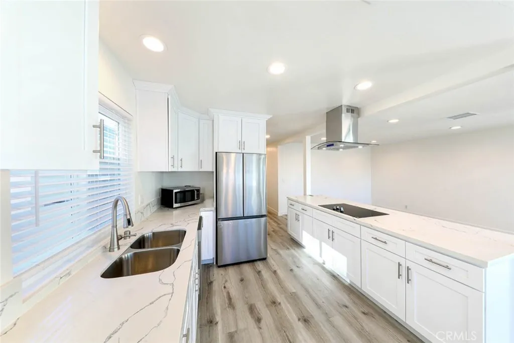 Corona Del Mar, California 92625, United States, 2 Bedrooms Bedrooms, ,2 BathroomsBathrooms,Residential,Active,241098