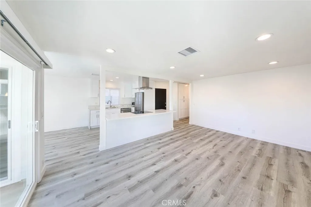 Corona Del Mar, California 92625, United States, 2 Bedrooms Bedrooms, ,2 BathroomsBathrooms,Residential,Active,241098