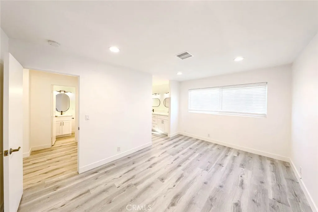 Corona Del Mar, California 92625, United States, 2 Bedrooms Bedrooms, ,2 BathroomsBathrooms,Residential,Active,241098