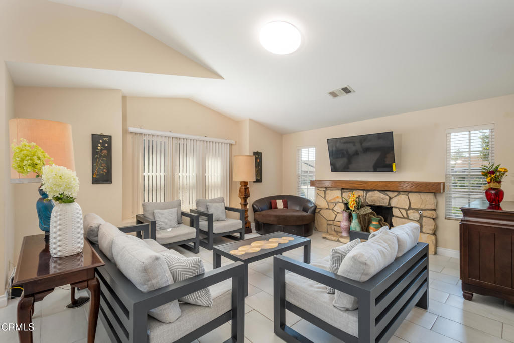 Lionsgate - 305101 - Residential