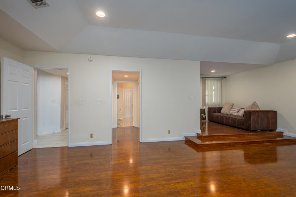 Lionsgate - 305101 - Residential
