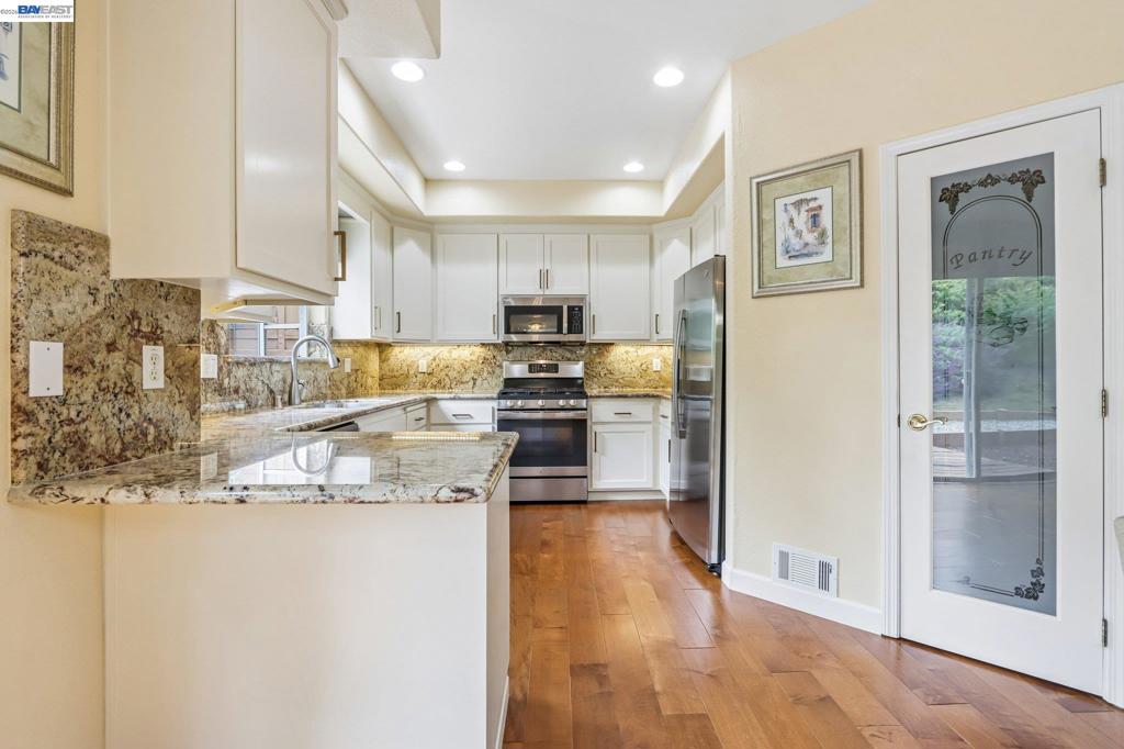 5305 Willow Glen Pl