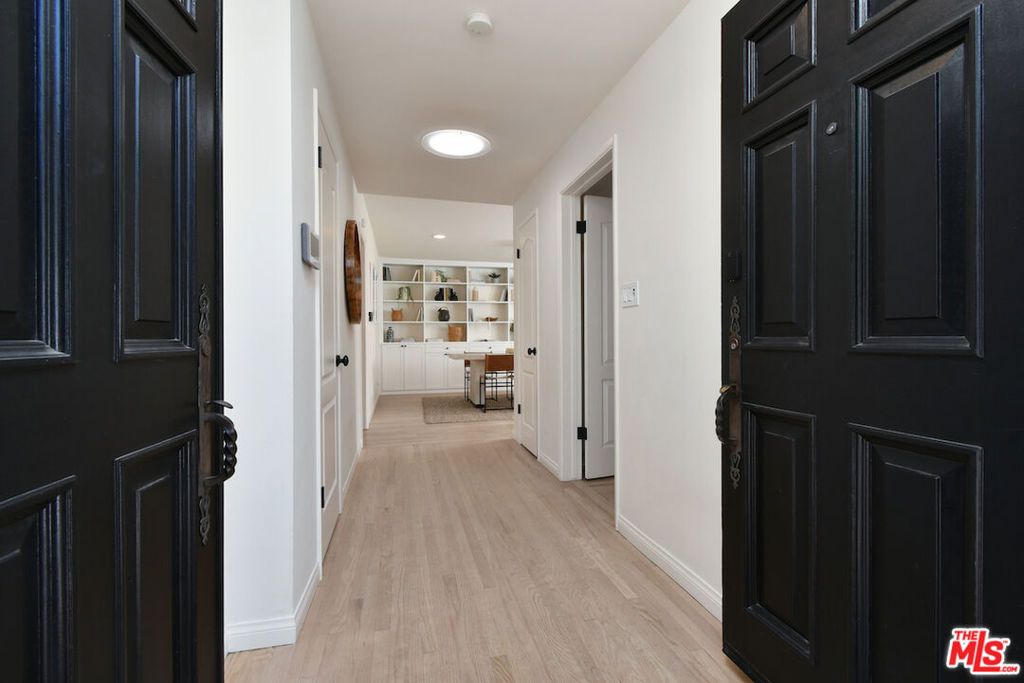 Photo of 12614 Morrison Street, Valley Village, CA 91607 (MLS # 25601539)