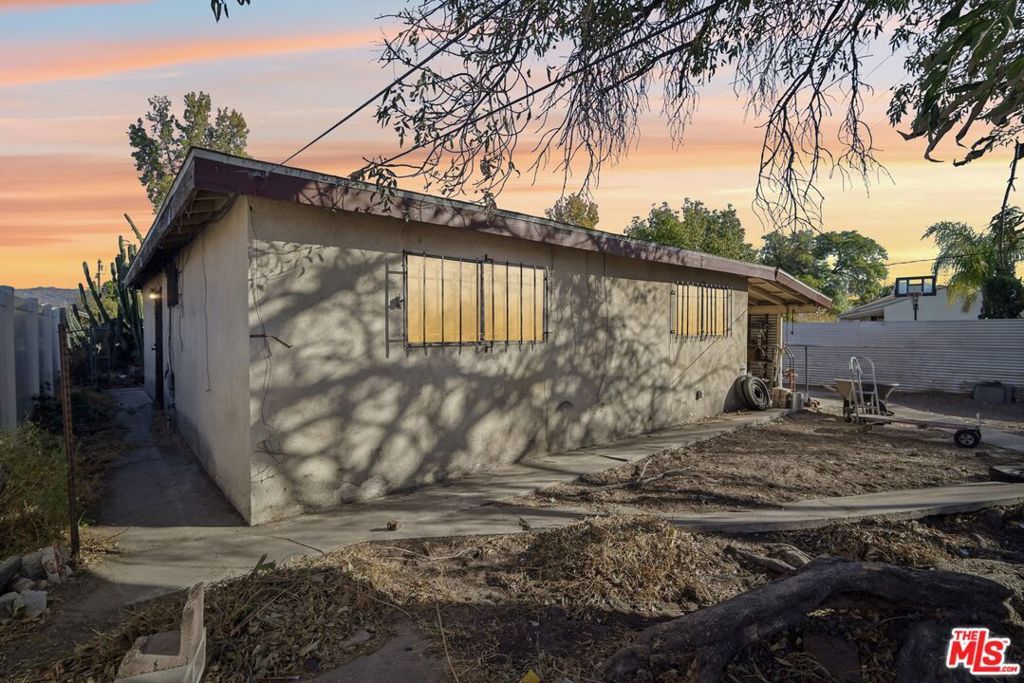 listing image 130727670903067885855